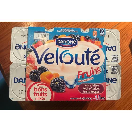 YAOURTS DANONE BRASSES VELOUTE FRUIX FRAISE, MURE, PECHE-ABRICOT, FRUITS ROUGES 1.5 KG